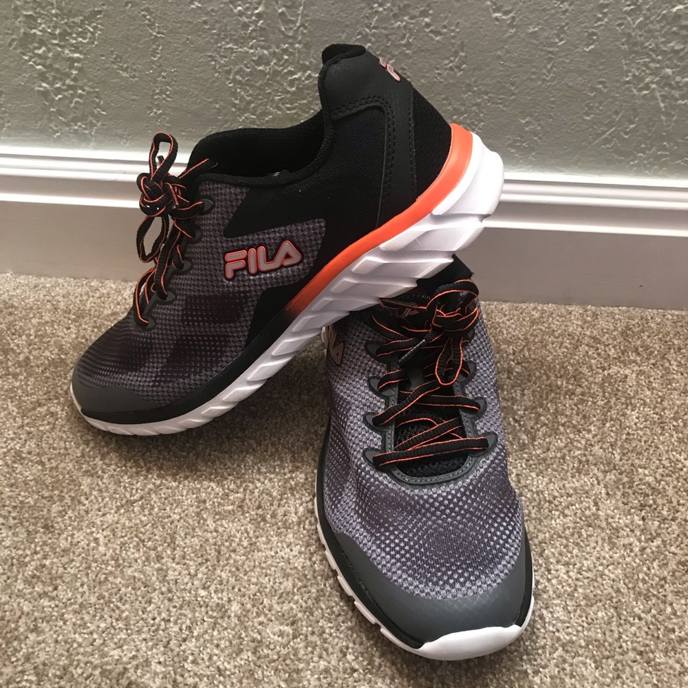 Men’s Fila Athletic Shoes Size 9. Great Condition!